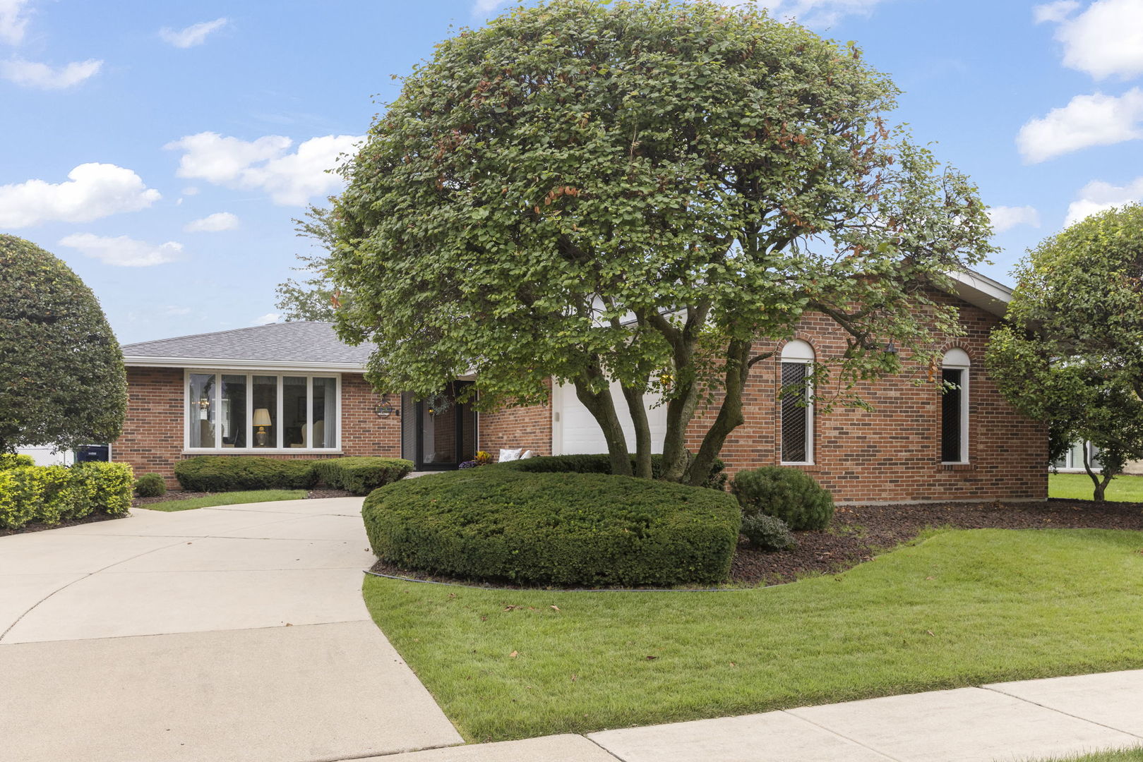 15213 Woodmar Drive Property Photo 2