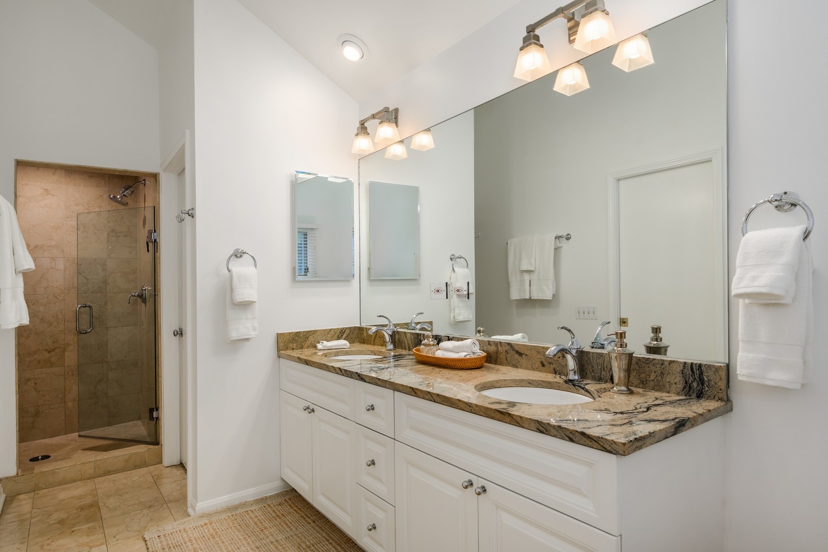 1434 W Belden Avenue Property Photo 18