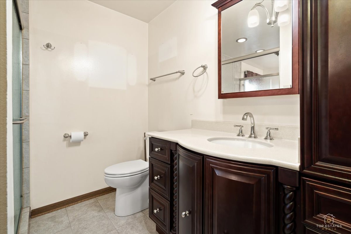 231 Southwick Lane Property Photo 27