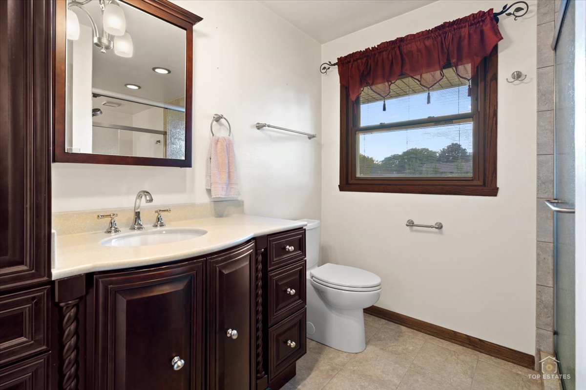 231 Southwick Lane Property Photo 28