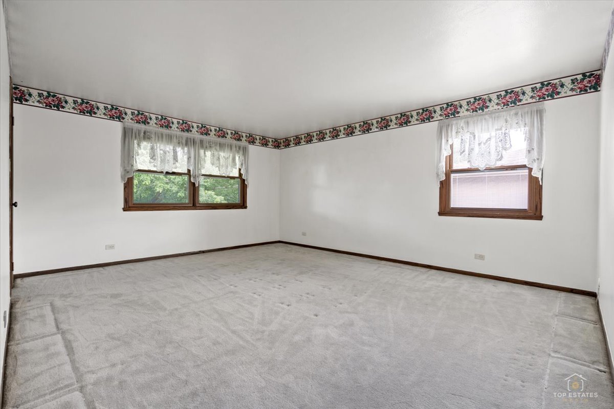 231 Southwick Lane Property Photo 32