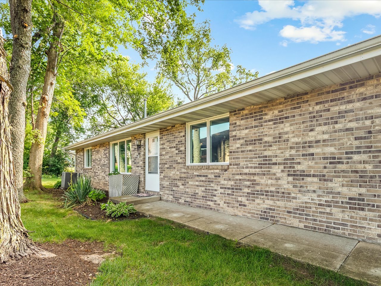 6616 Sandalwood Close Property Photo 4