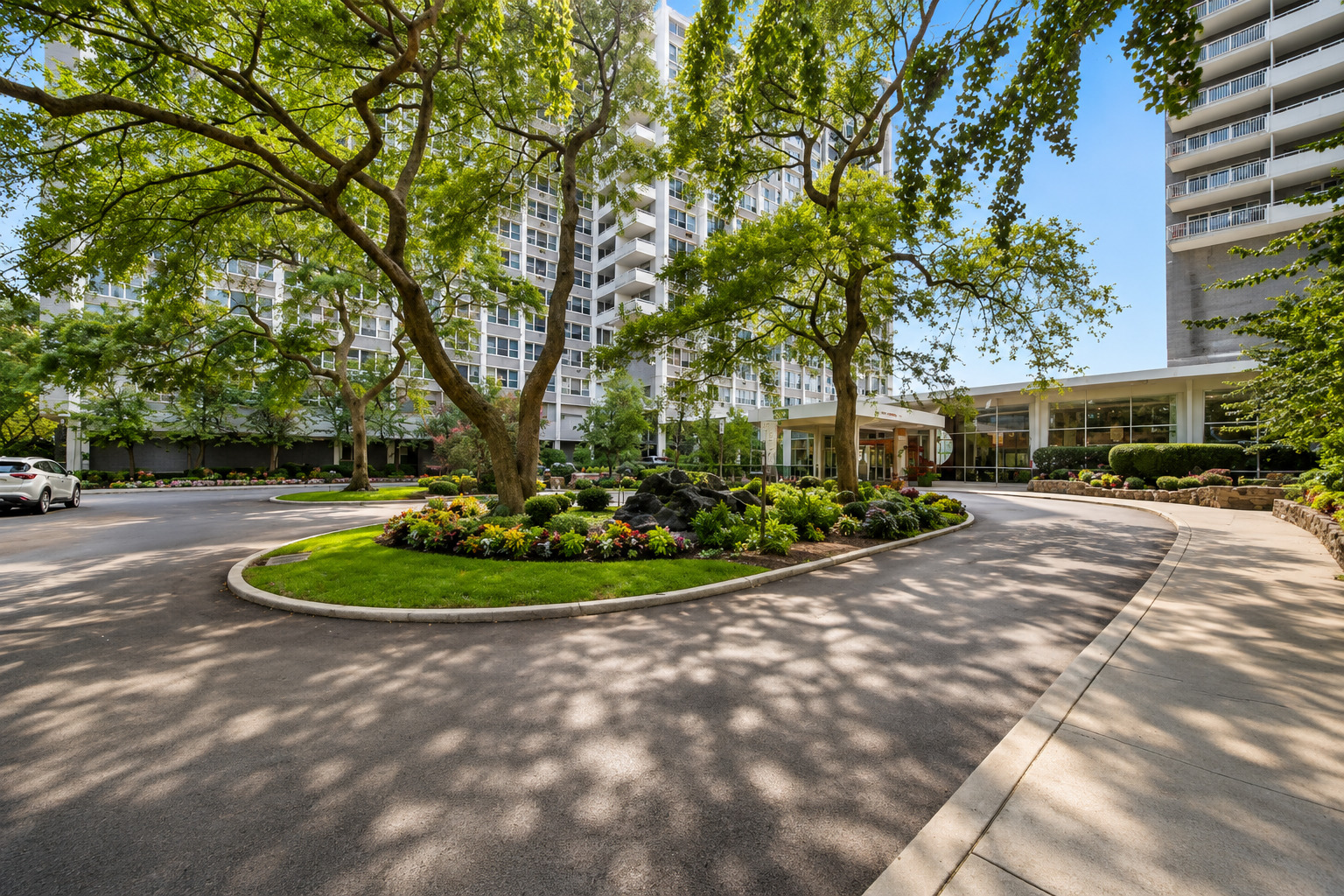 4250 N Marine Drive 807 Property Photo 2