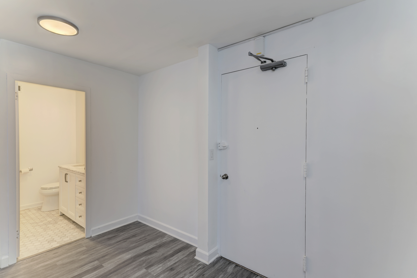4250 N Marine Drive 807 Property Photo 5