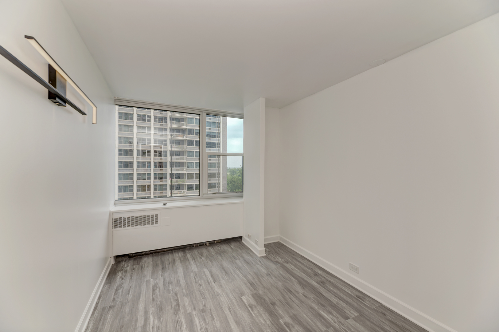 4250 N Marine Drive 807 Property Photo 8