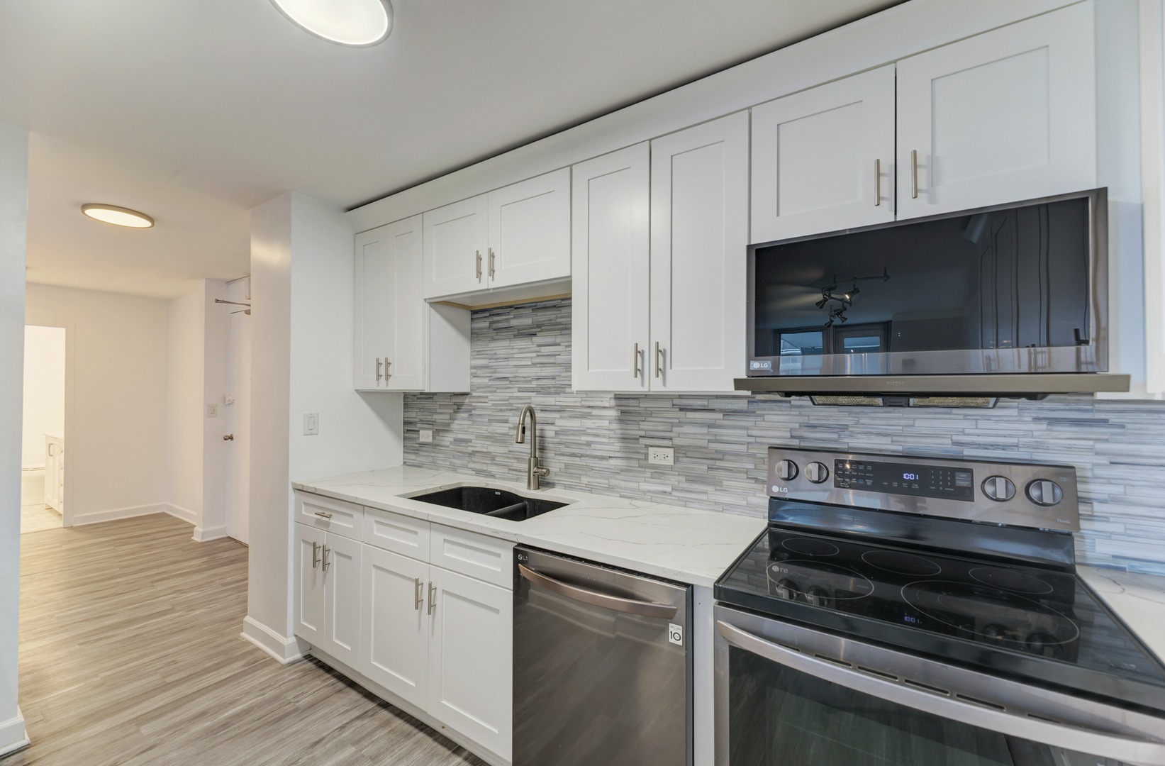 4250 N Marine Drive 807 Property Photo 15