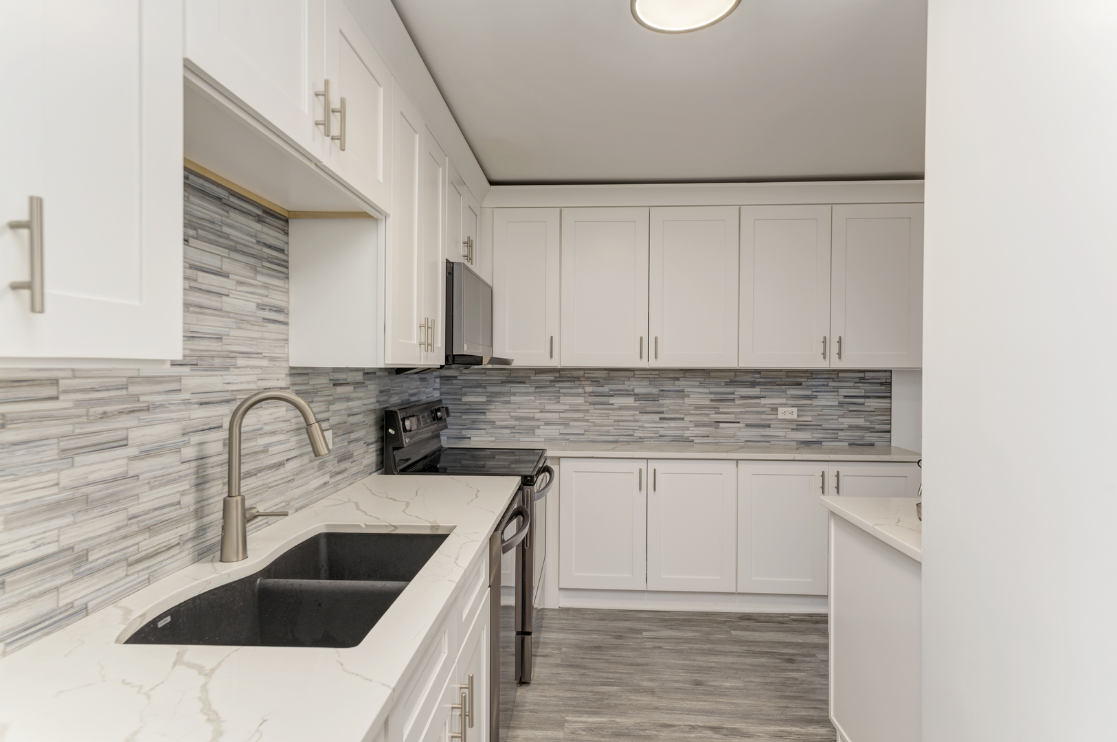 4250 N Marine Drive 807 Property Photo 16