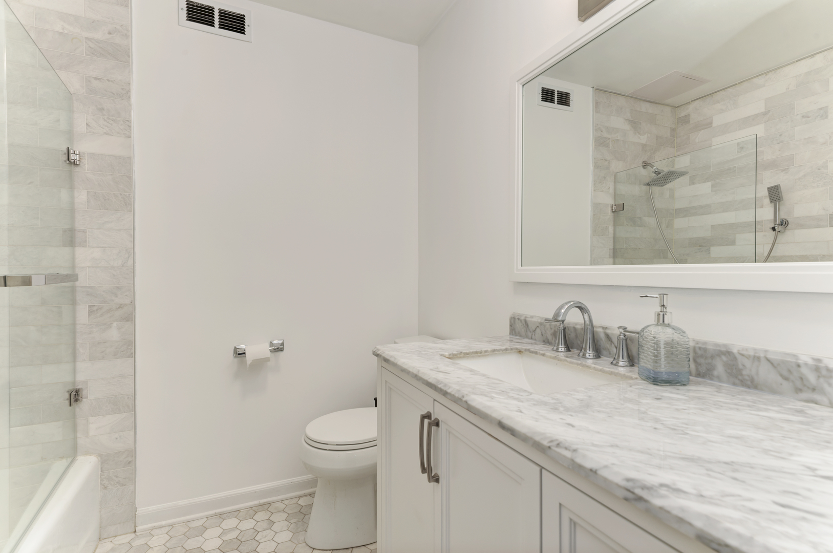 4250 N Marine Drive 807 Property Photo 20