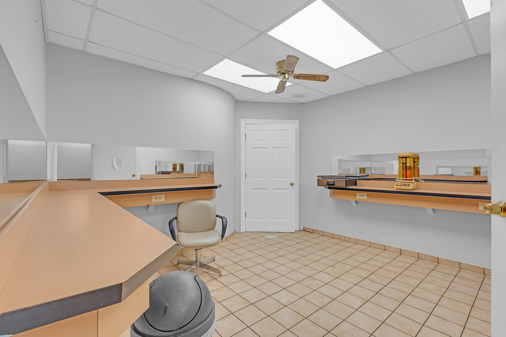 8057 N Milwaukee Avenue Property Photo 19