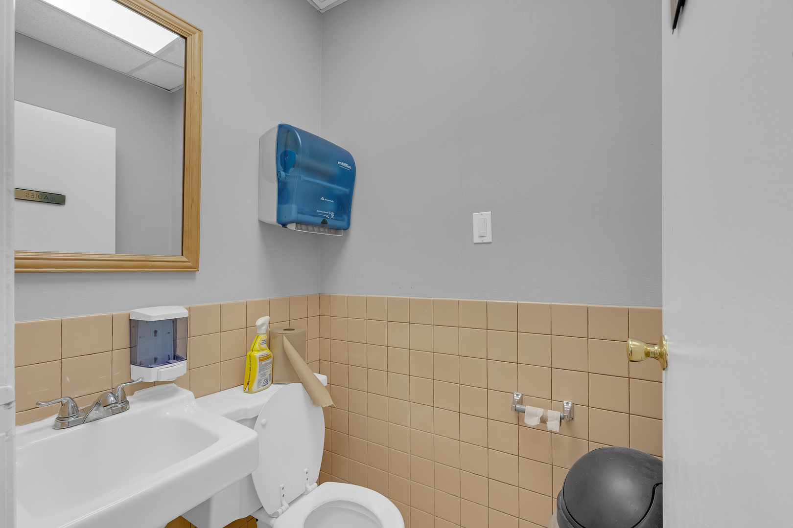8057 N Milwaukee Avenue Property Photo 21