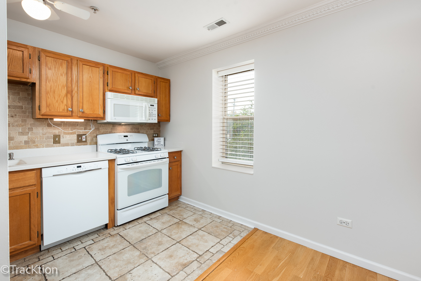 57 E Hattendorf Avenue 210 Property Photo 5