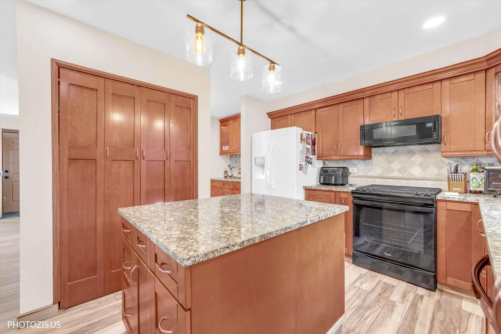12726087 Property Photo 17
