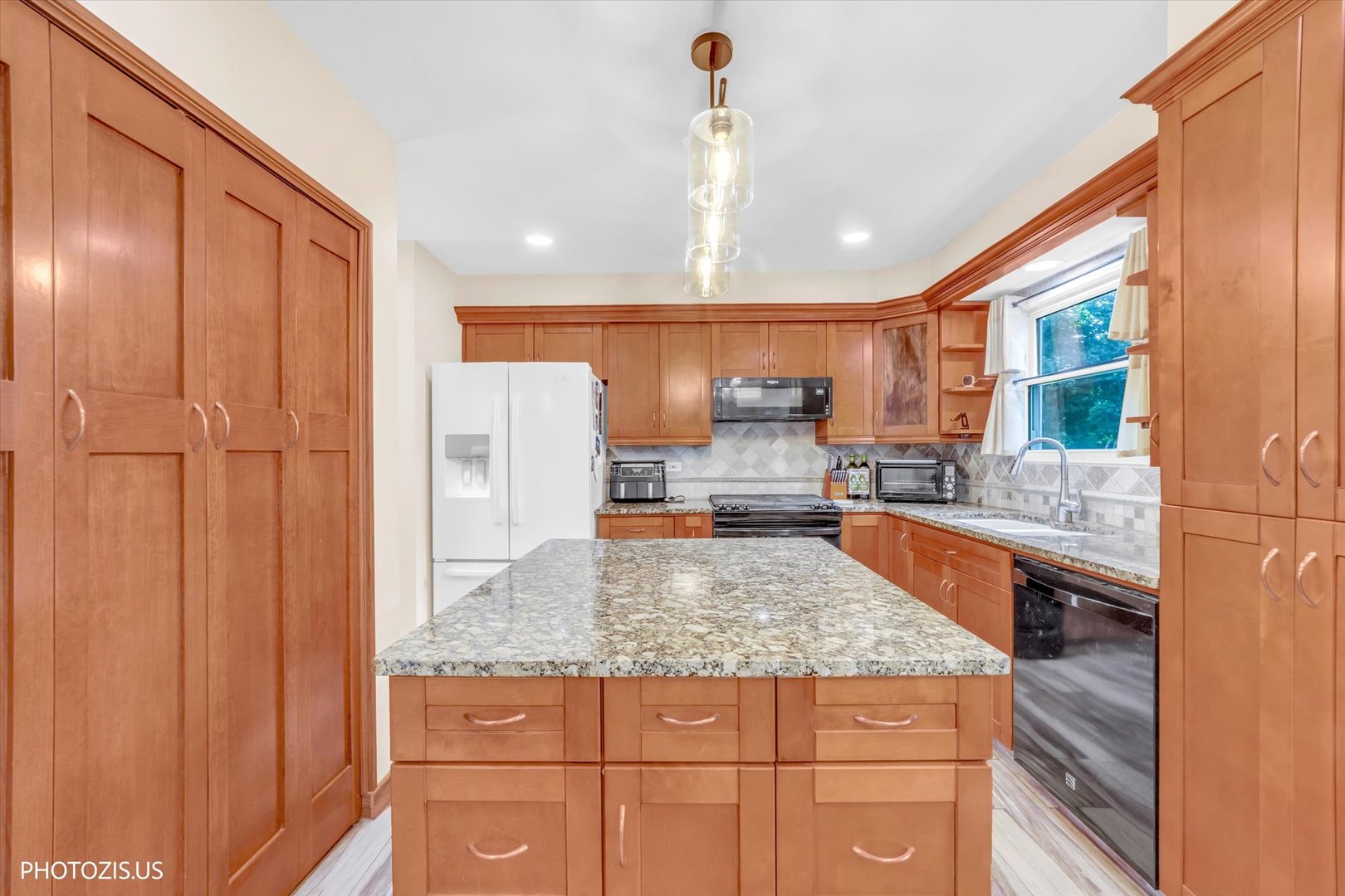 12726087 Property Photo 18
