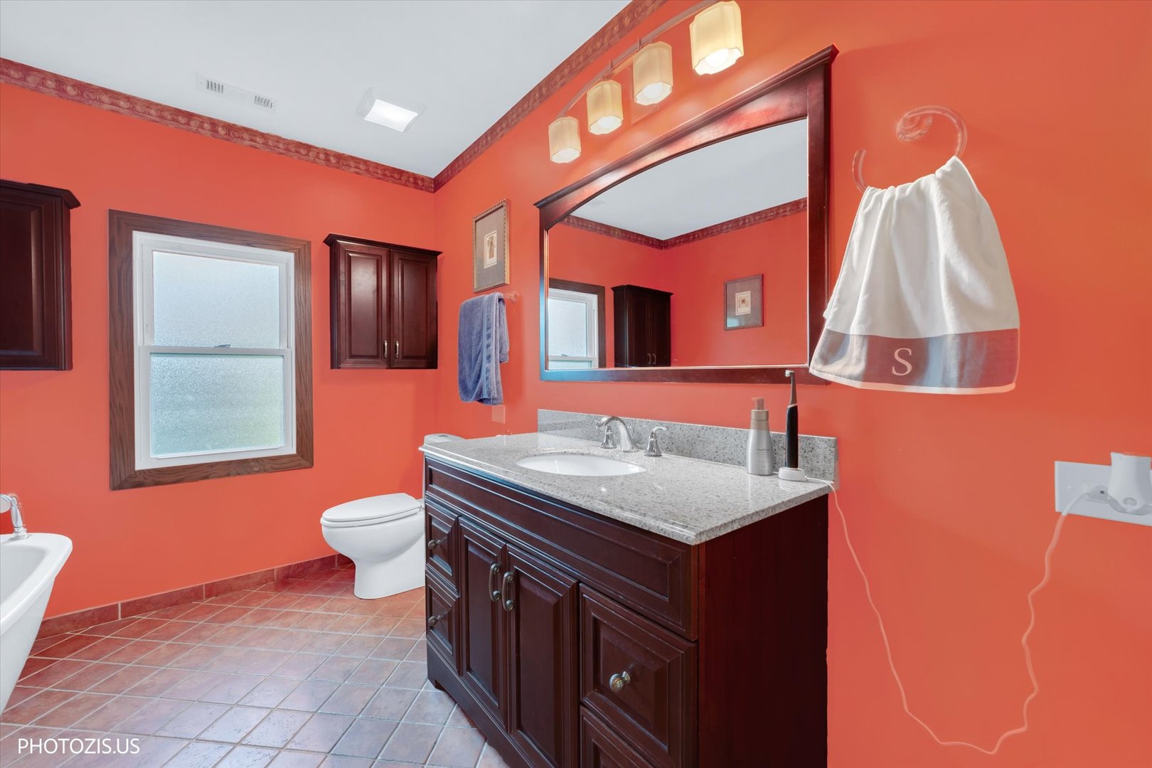 12726087 Property Photo 31