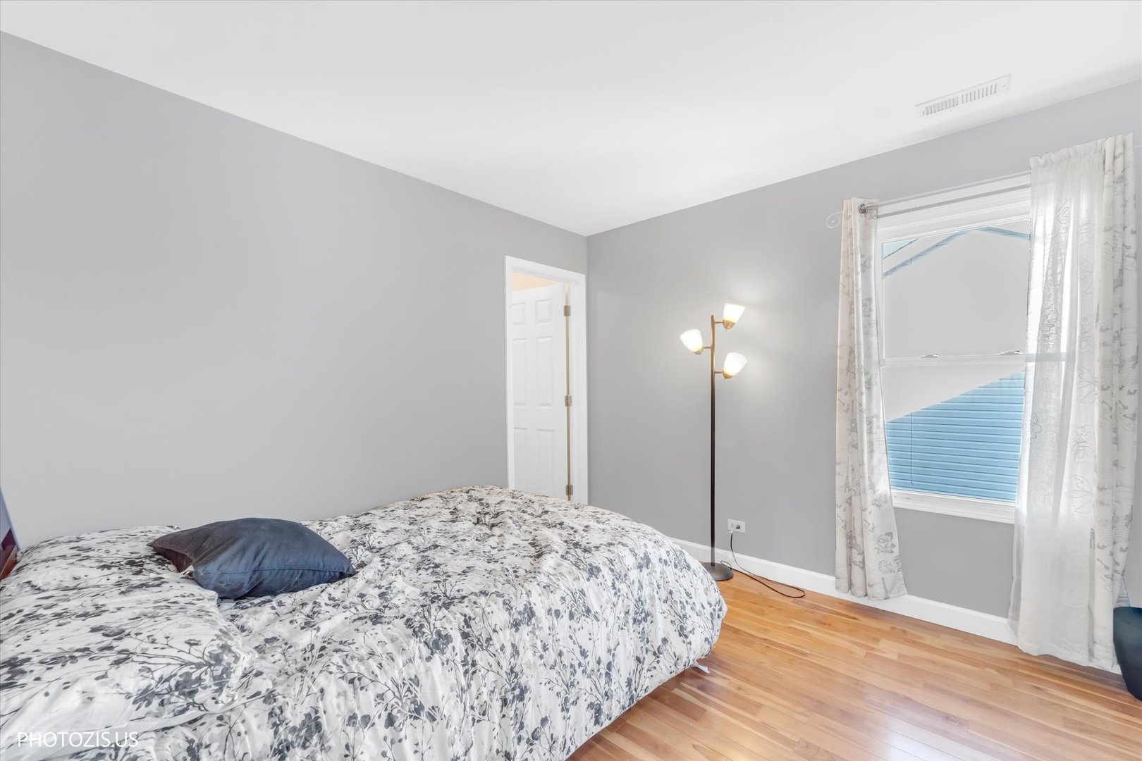 12726087 Property Photo 35