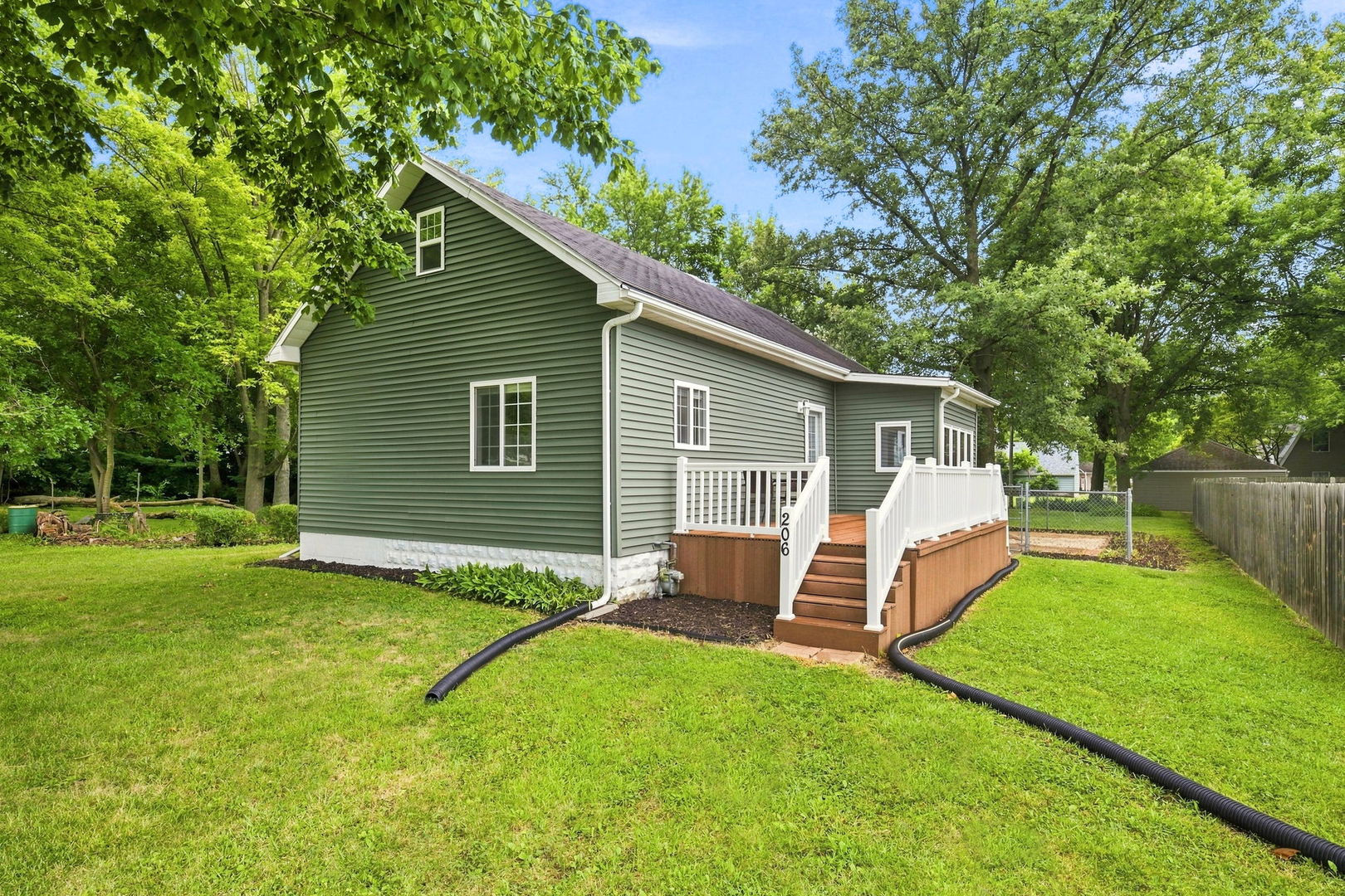 206 E Prairie Street Property Photo 1