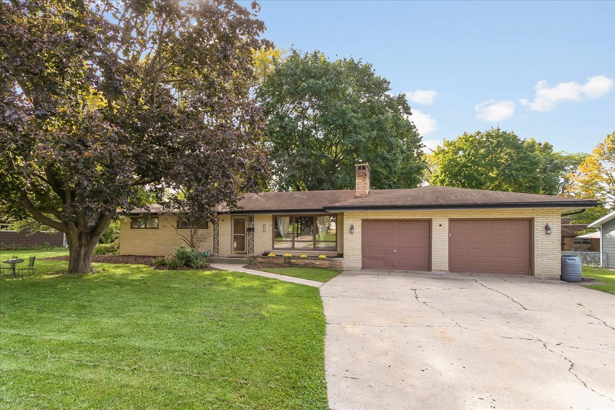 478 1st Street Property Photo 1