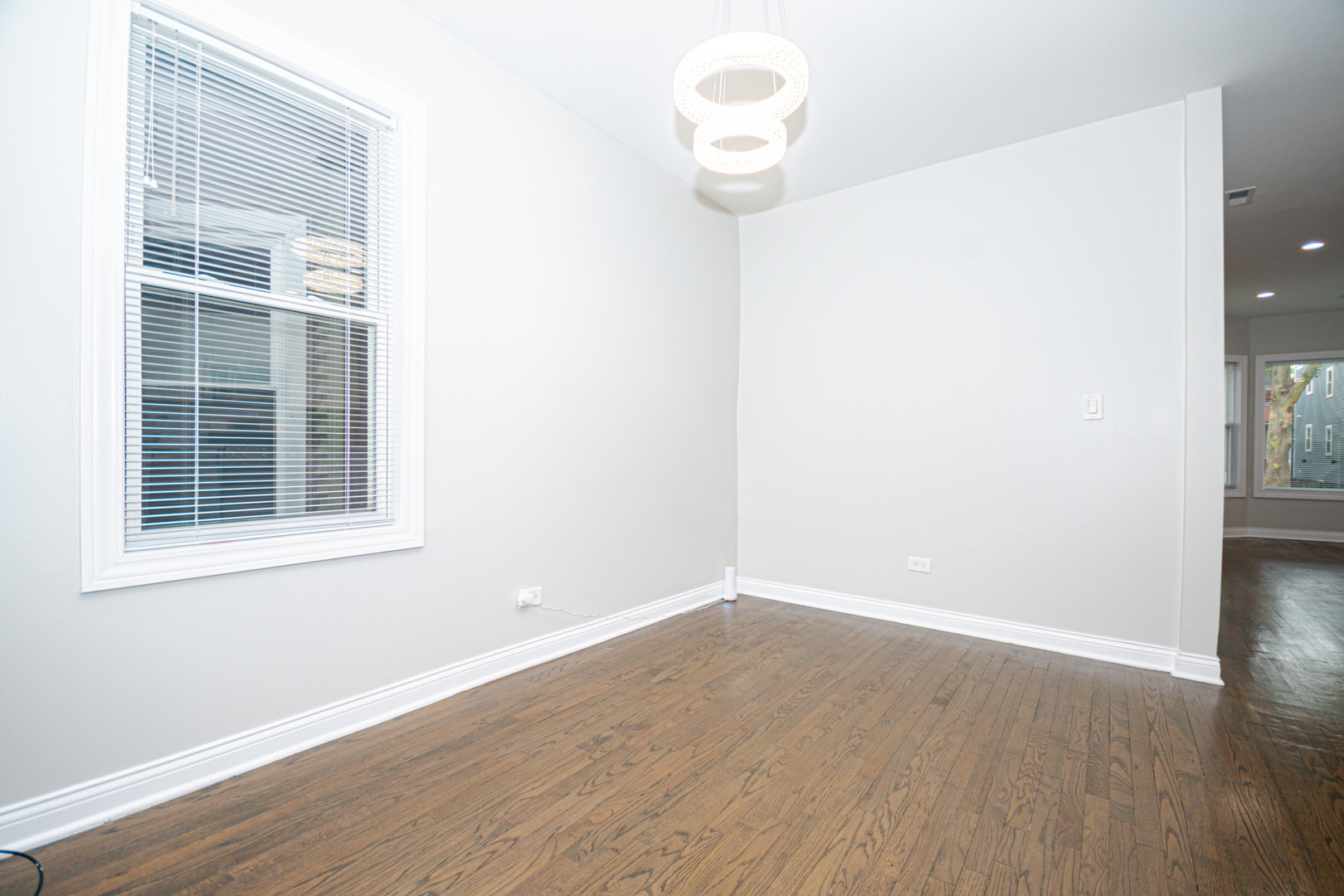 2824 N Springfield Avenue Property Photo 9