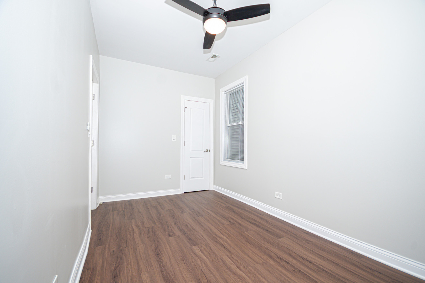 2824 N Springfield Avenue Property Photo 17