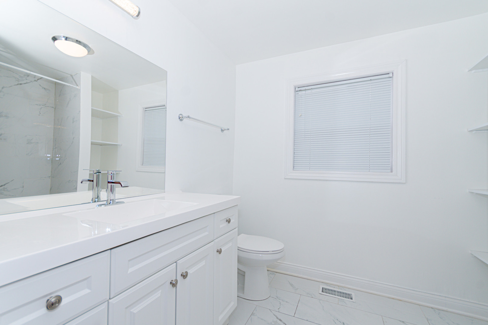 2824 N Springfield Avenue Property Photo 26