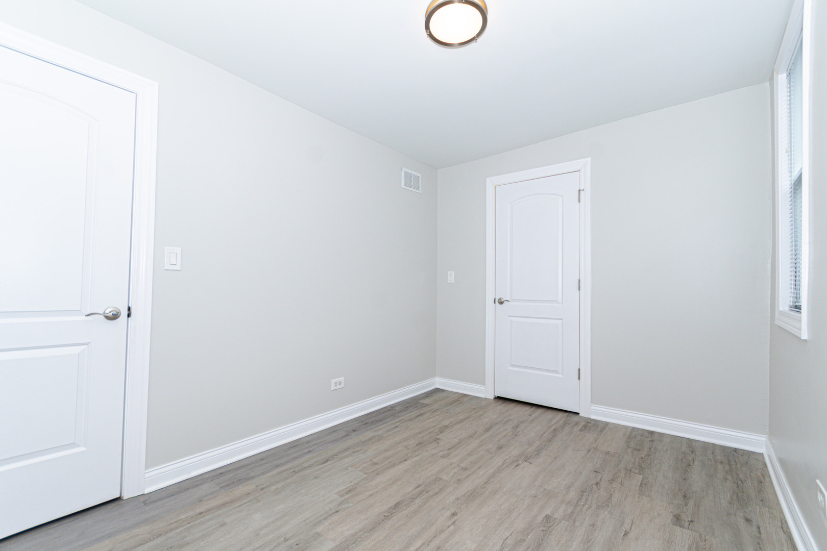 2824 N Springfield Avenue Property Photo 33