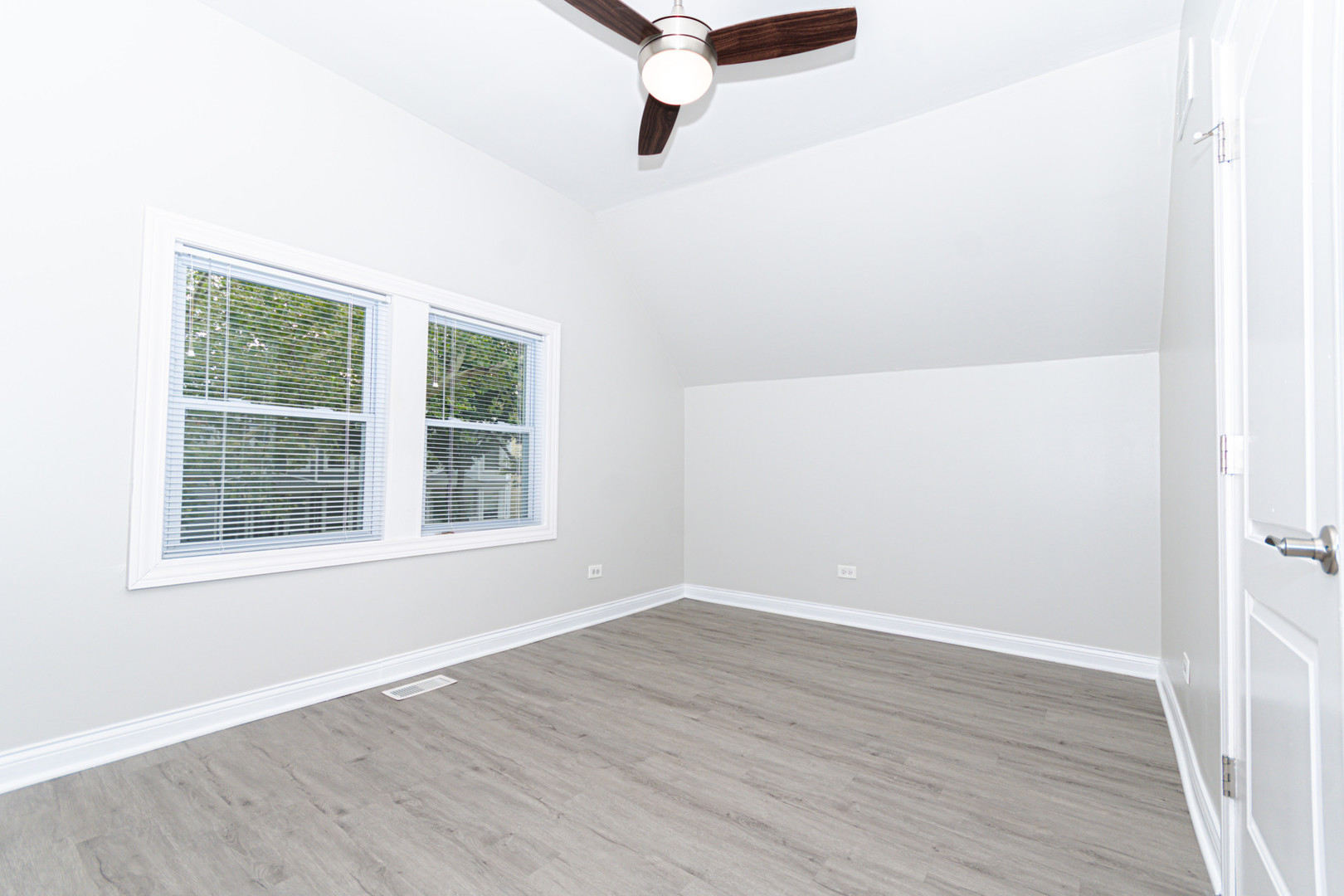 2824 N Springfield Avenue Property Photo 35