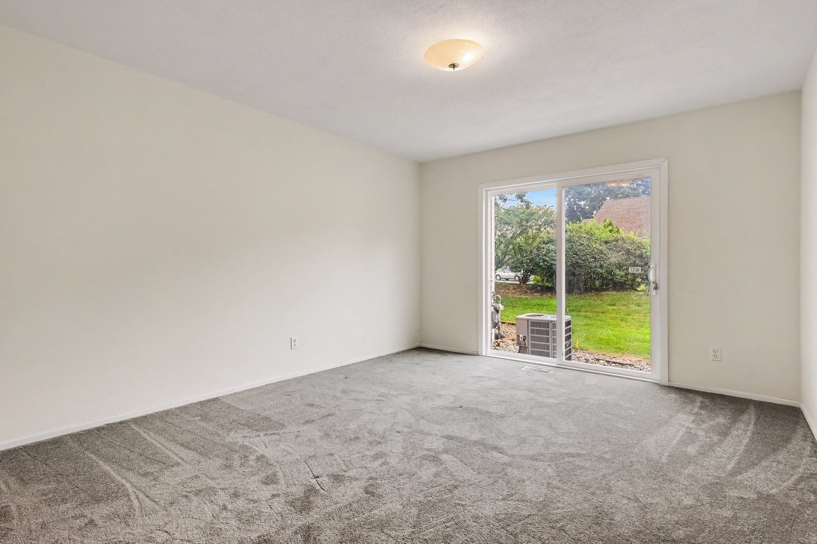 1100 Saratoga Lane 1100 Property Photo 6