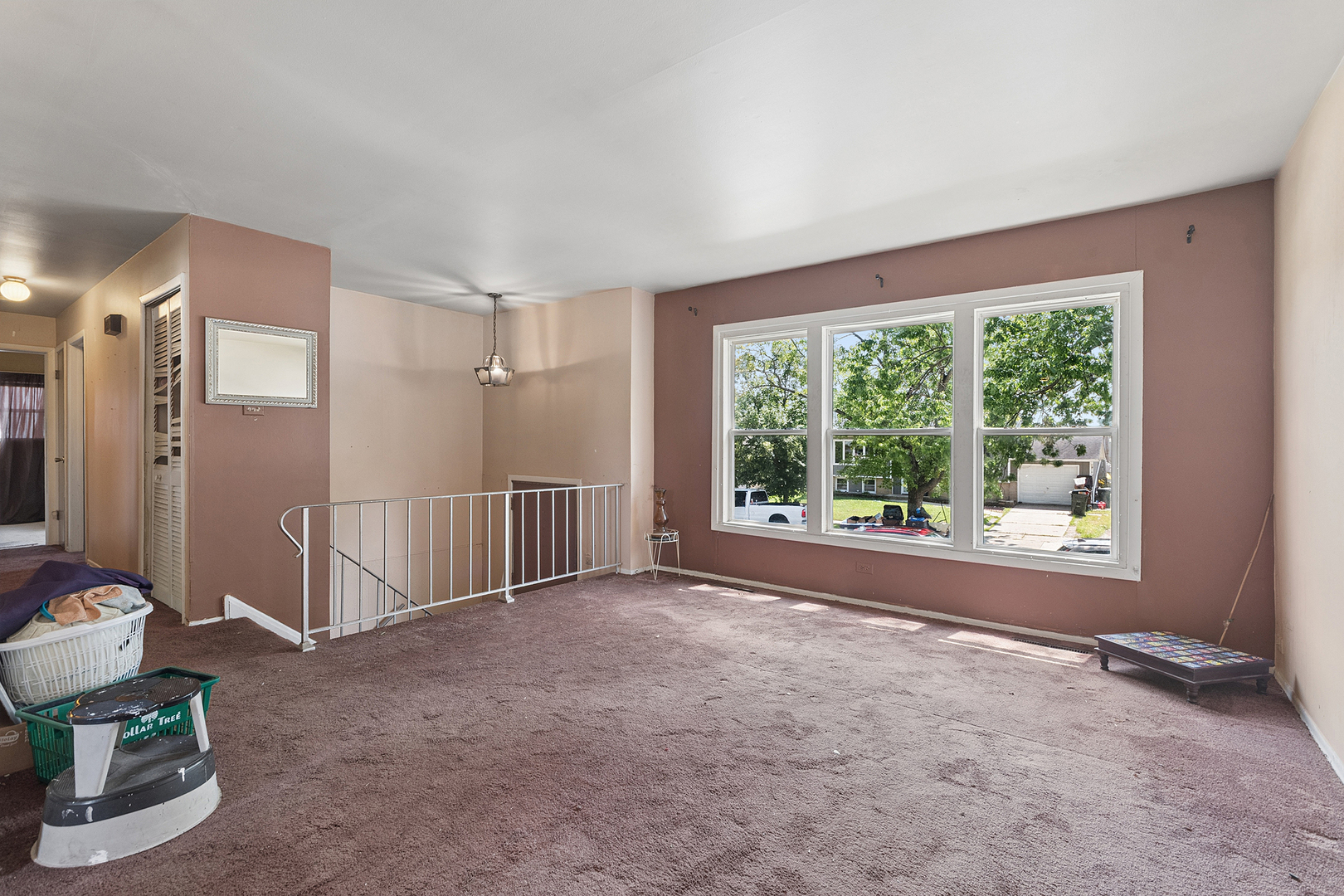 5912 Stuart Lane Property Photo 3