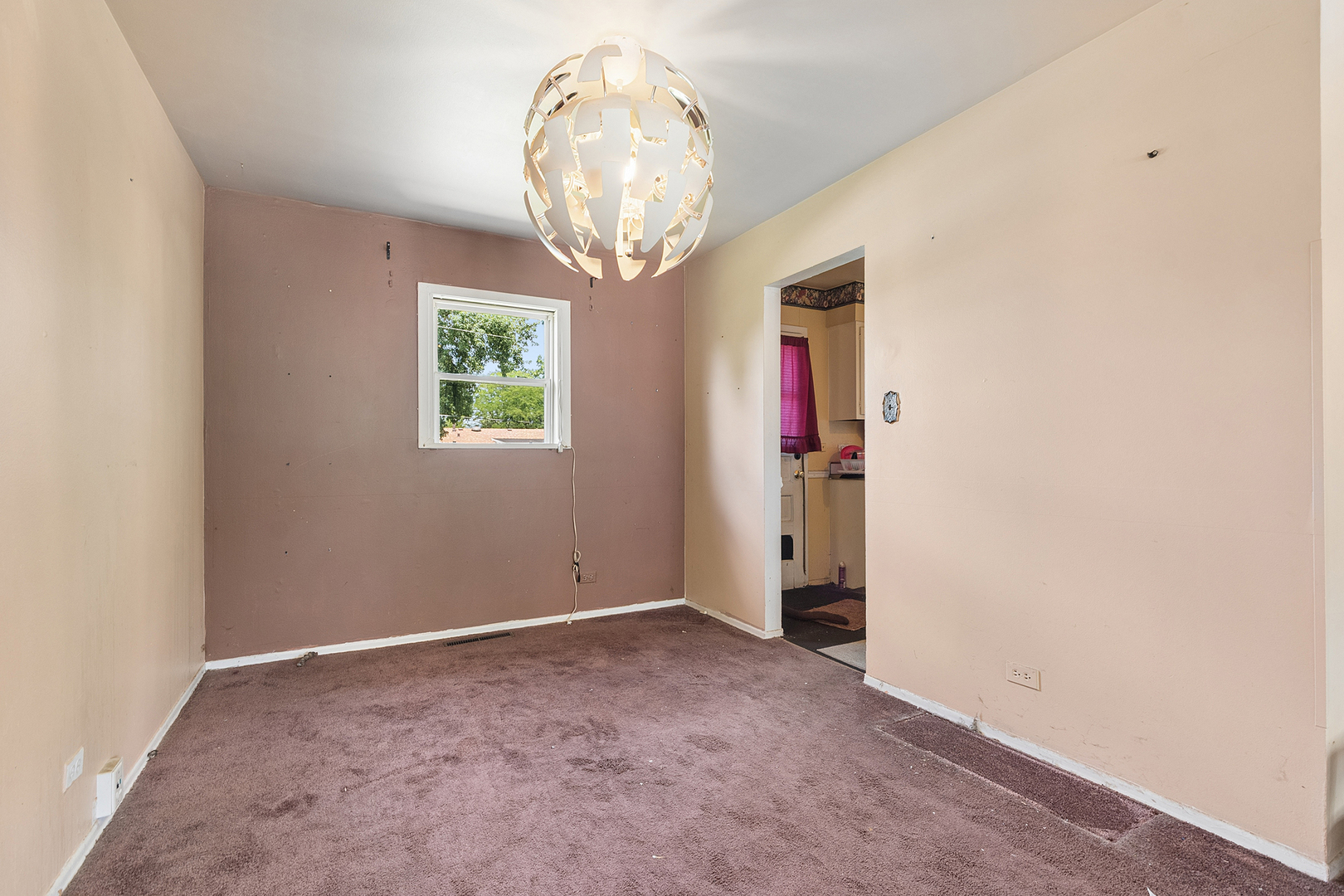 5912 Stuart Lane Property Photo 5