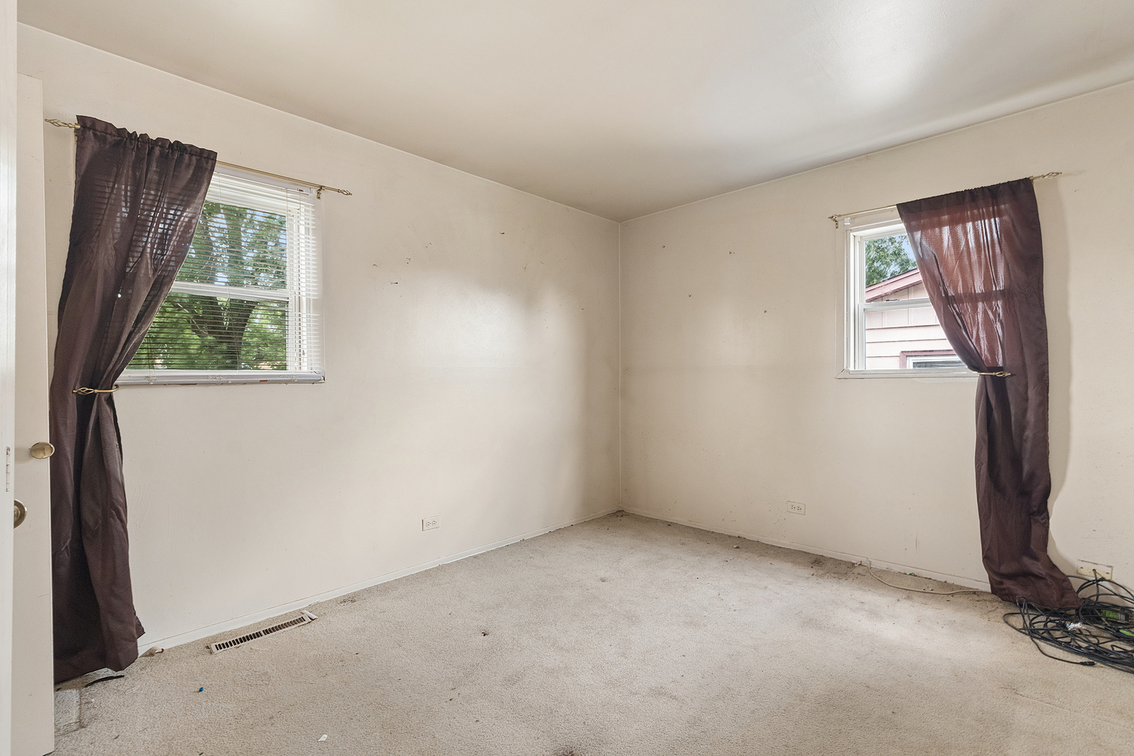 5912 Stuart Lane Property Photo 11