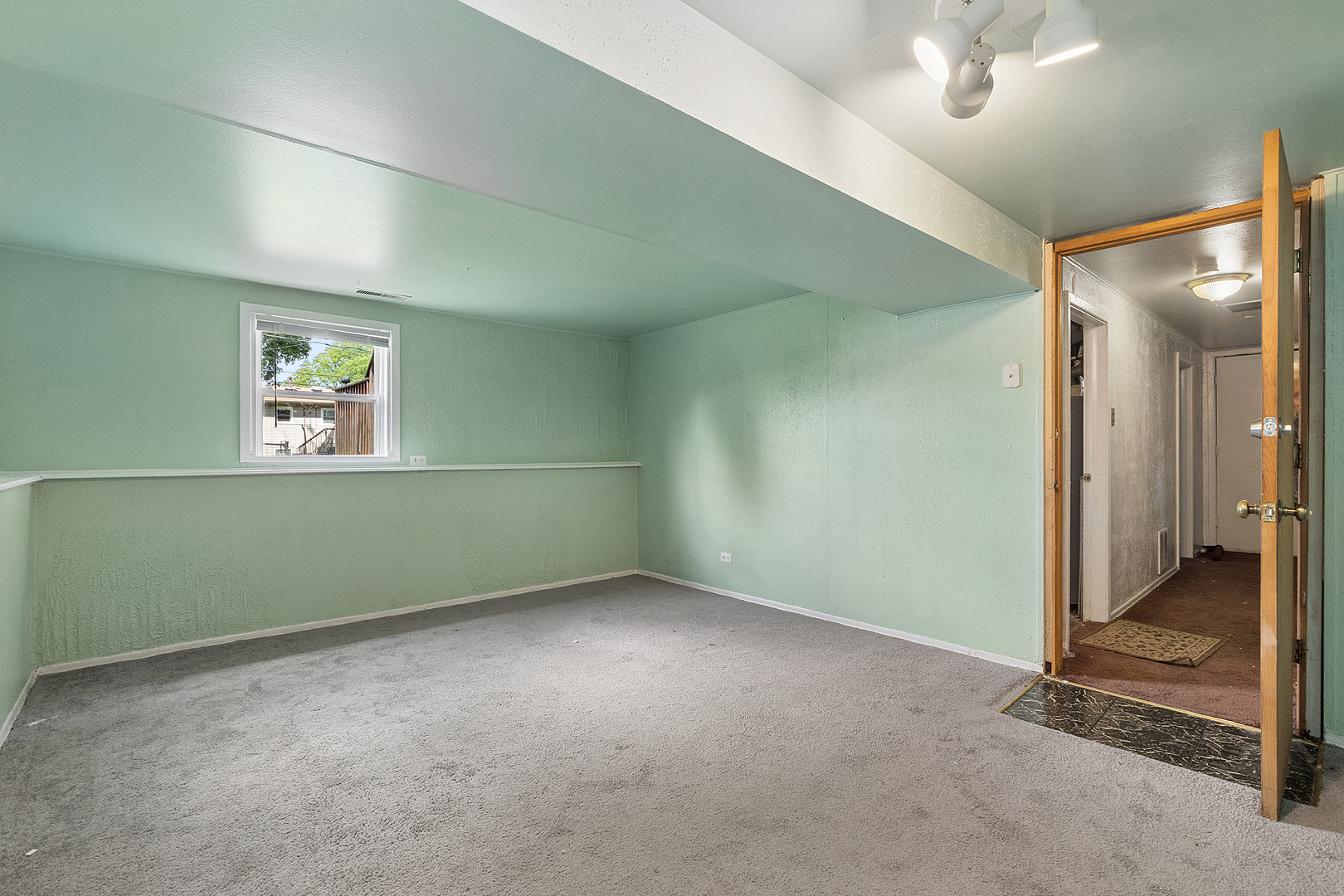 5912 Stuart Lane Property Photo 15