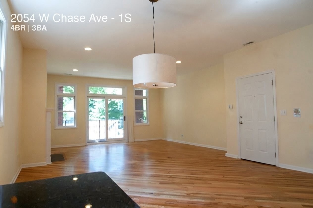 2054 W Chase Avenue 1s Property Photo 3