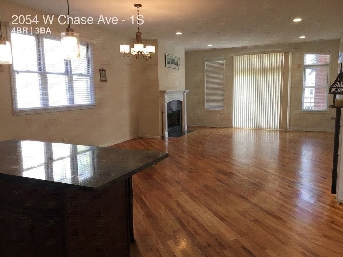 2054 W Chase Avenue 1s Property Photo 4