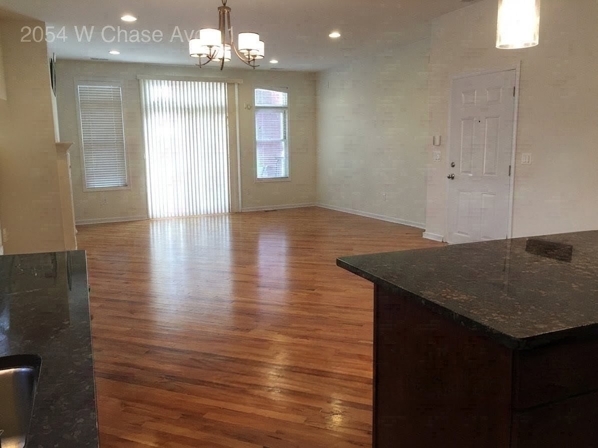 2054 W Chase Avenue 1s Property Photo 5