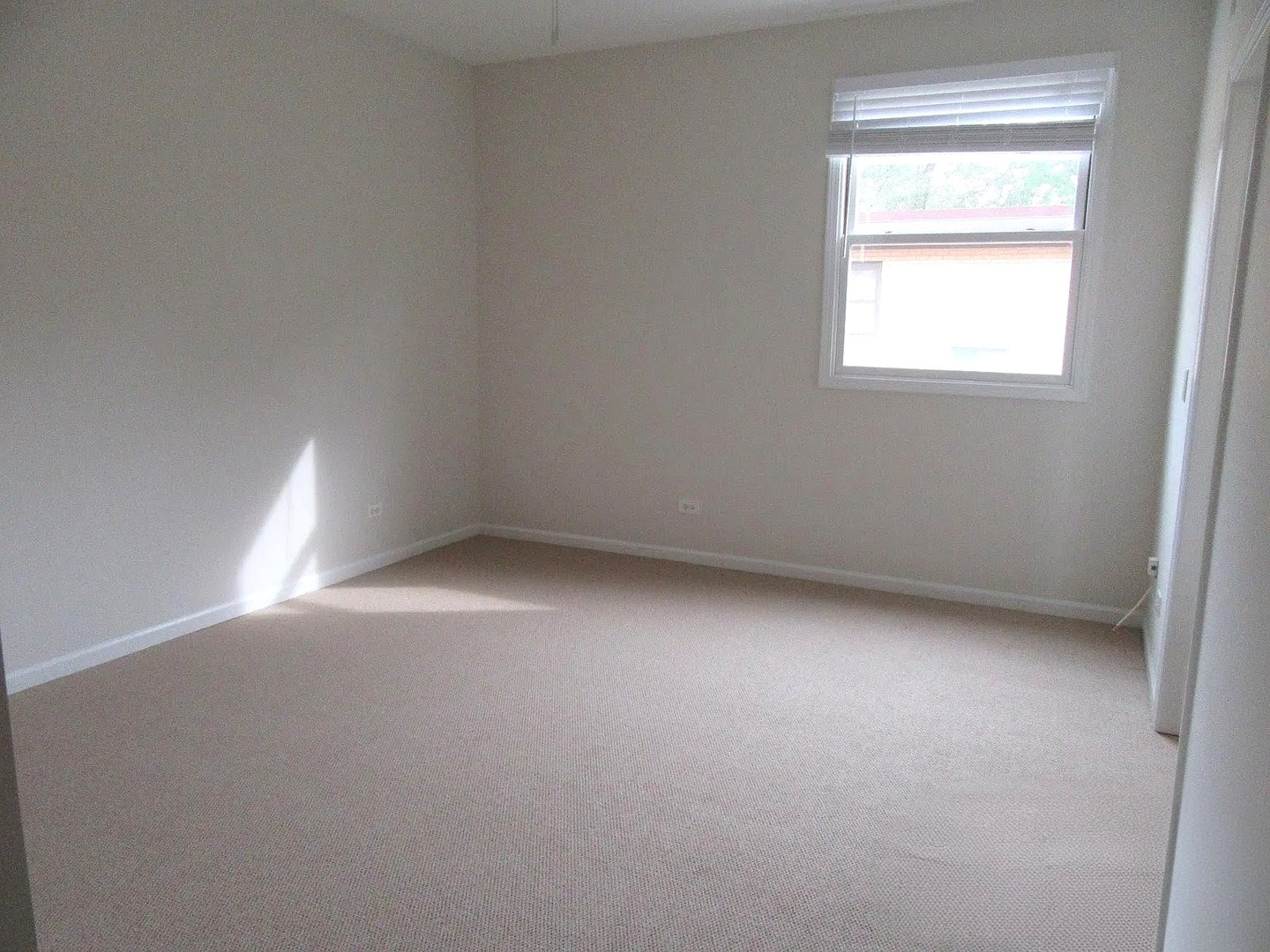 2054 W Chase Avenue 1s Property Photo 7