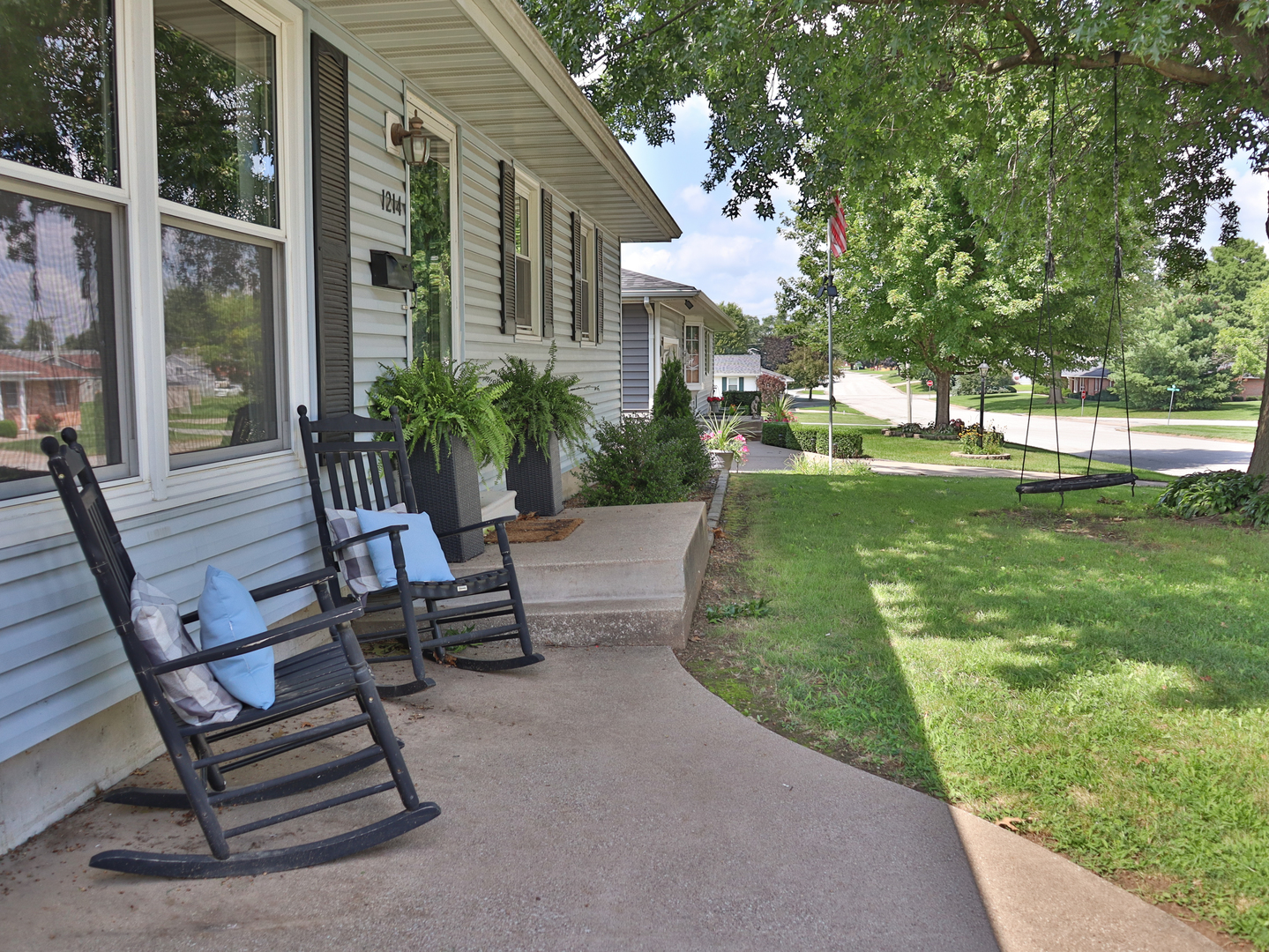 1214 Easy Street Property Photo 3