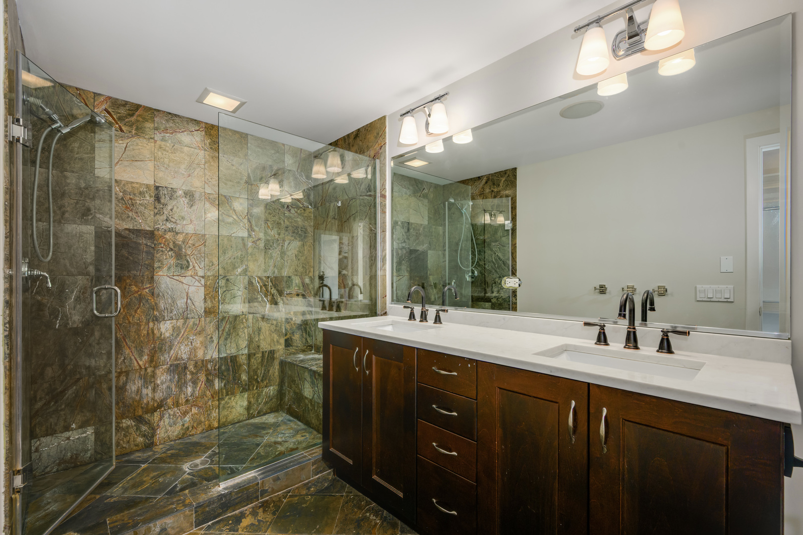 3946 N Ravenswood Avenue 607 Property Photo 12