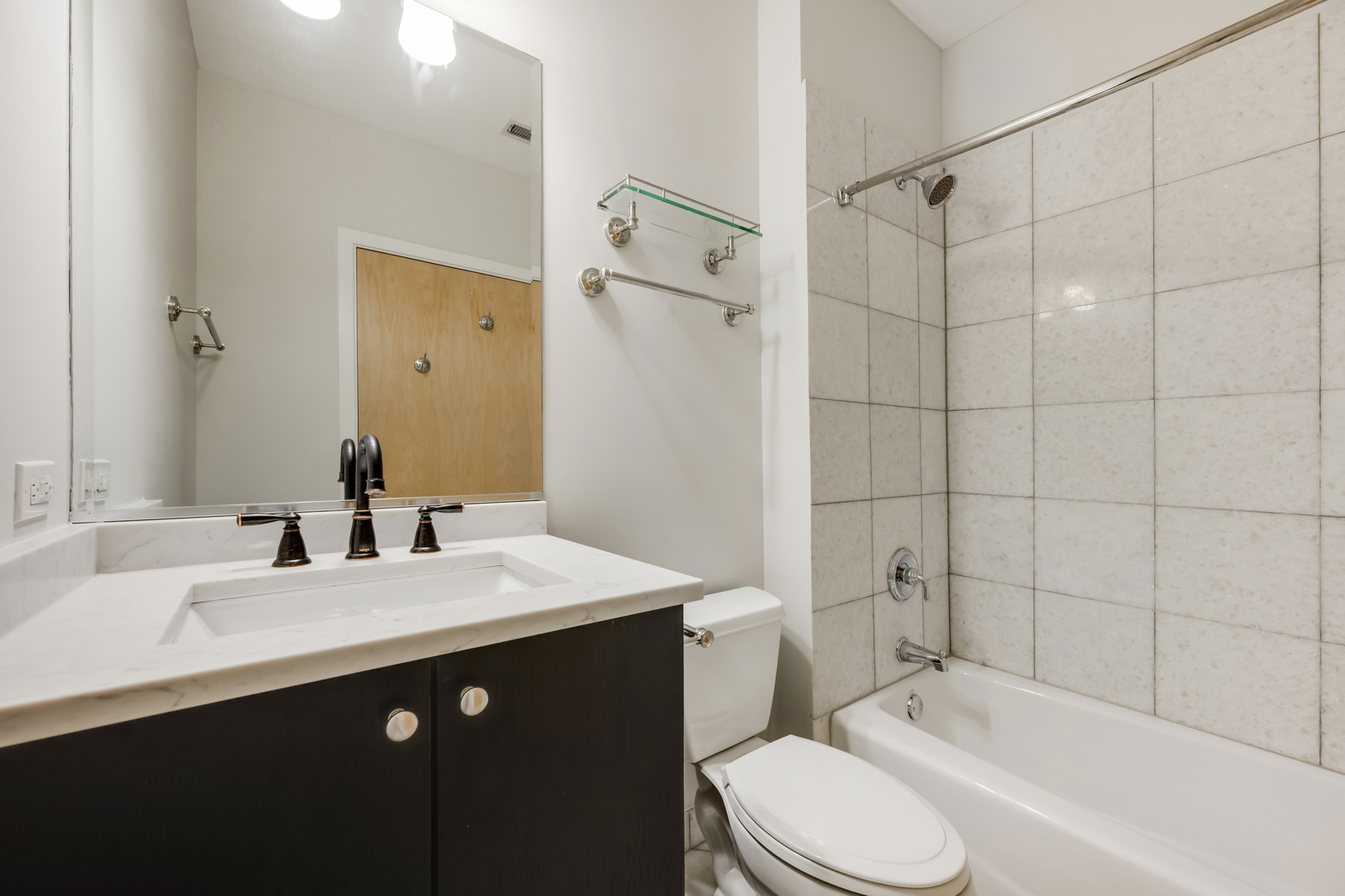 3946 N Ravenswood Avenue 607 Property Photo 15