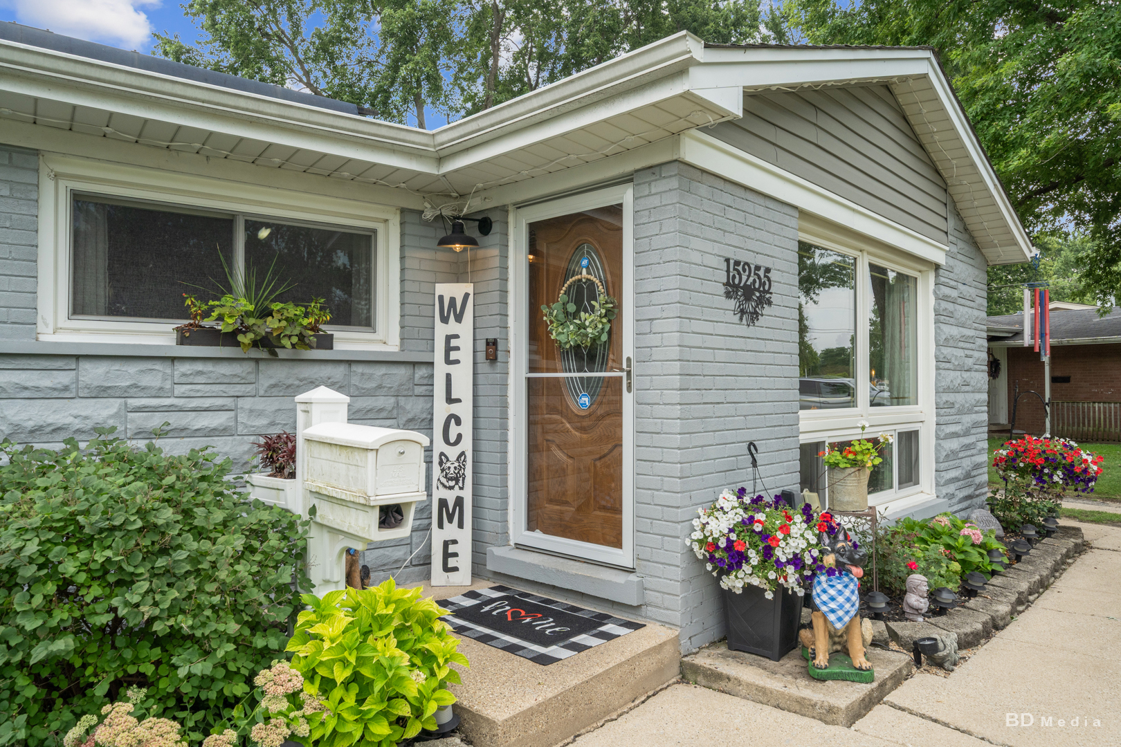 15255 Millard Avenue Property Photo 3