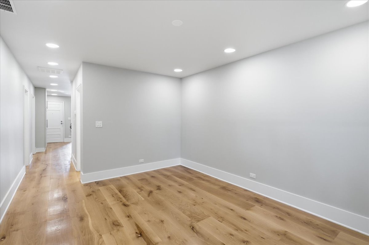 2939 N Hamlin Avenue Property Photo 29