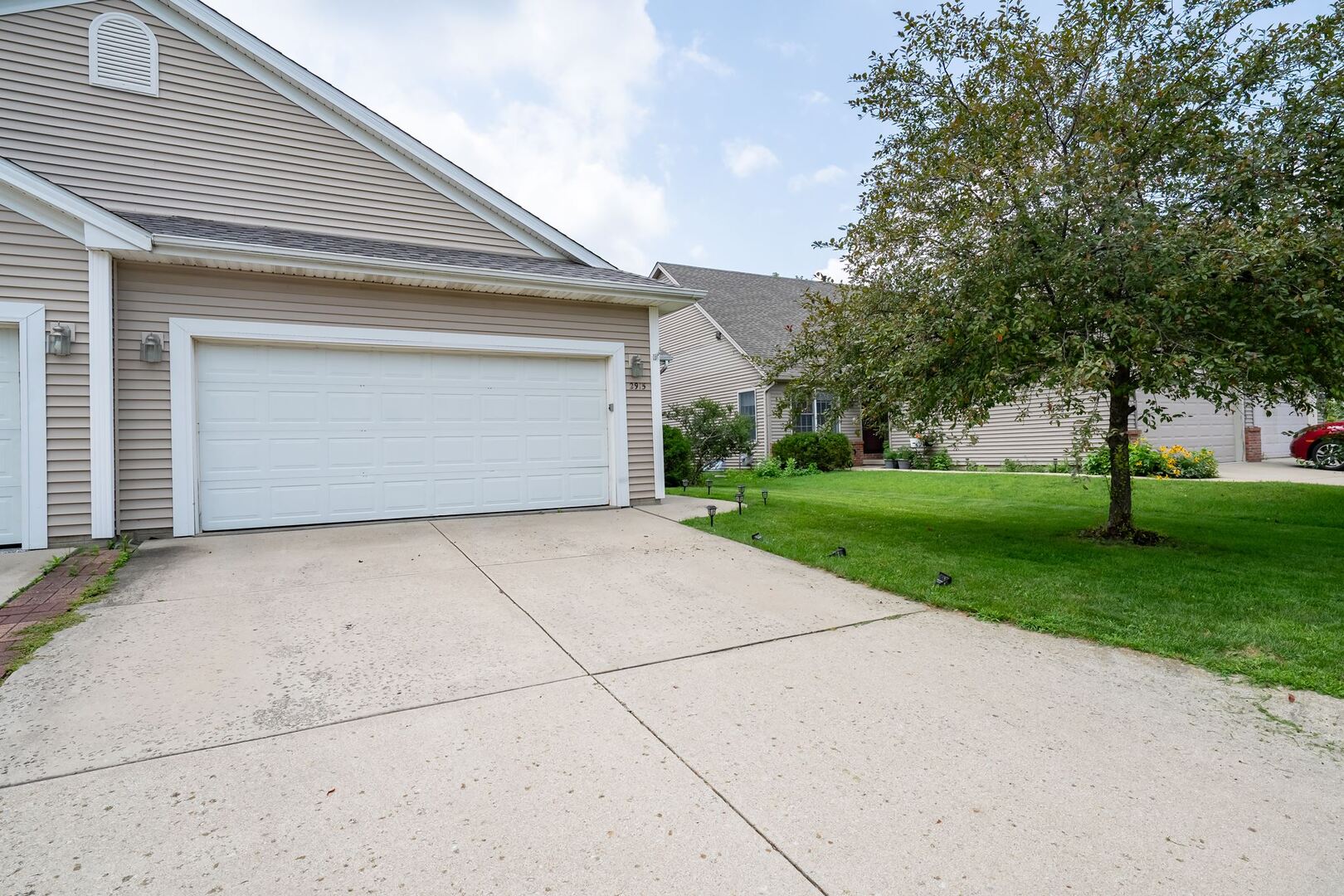 2915 E Raab Road Property Photo 3