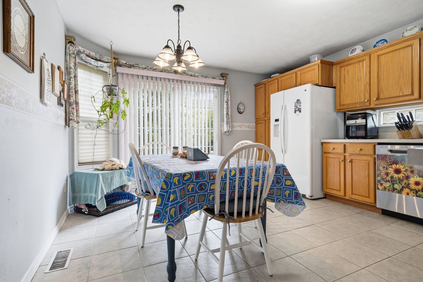 2915 E Raab Road Property Photo 10