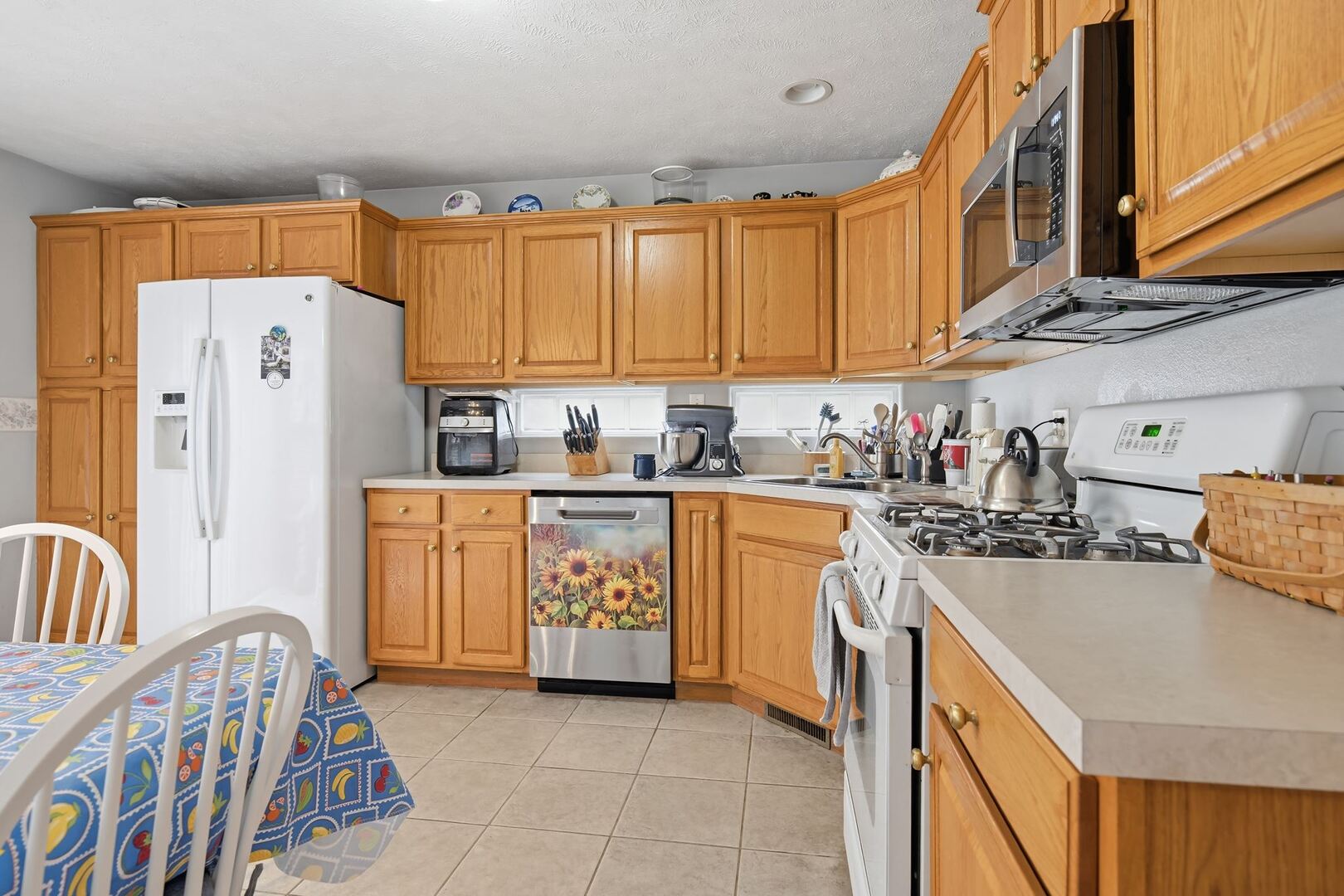 2915 E Raab Road Property Photo 11