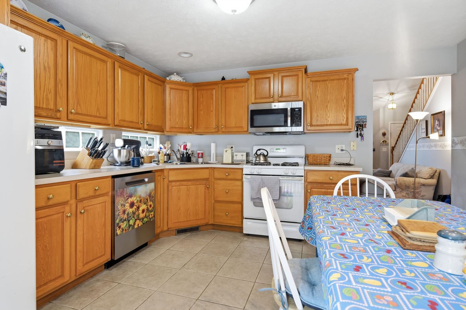 2915 E Raab Road Property Photo 12