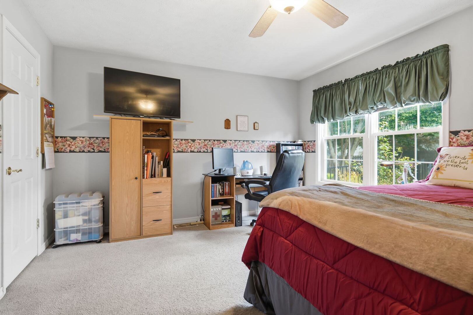 2915 E Raab Road Property Photo 14