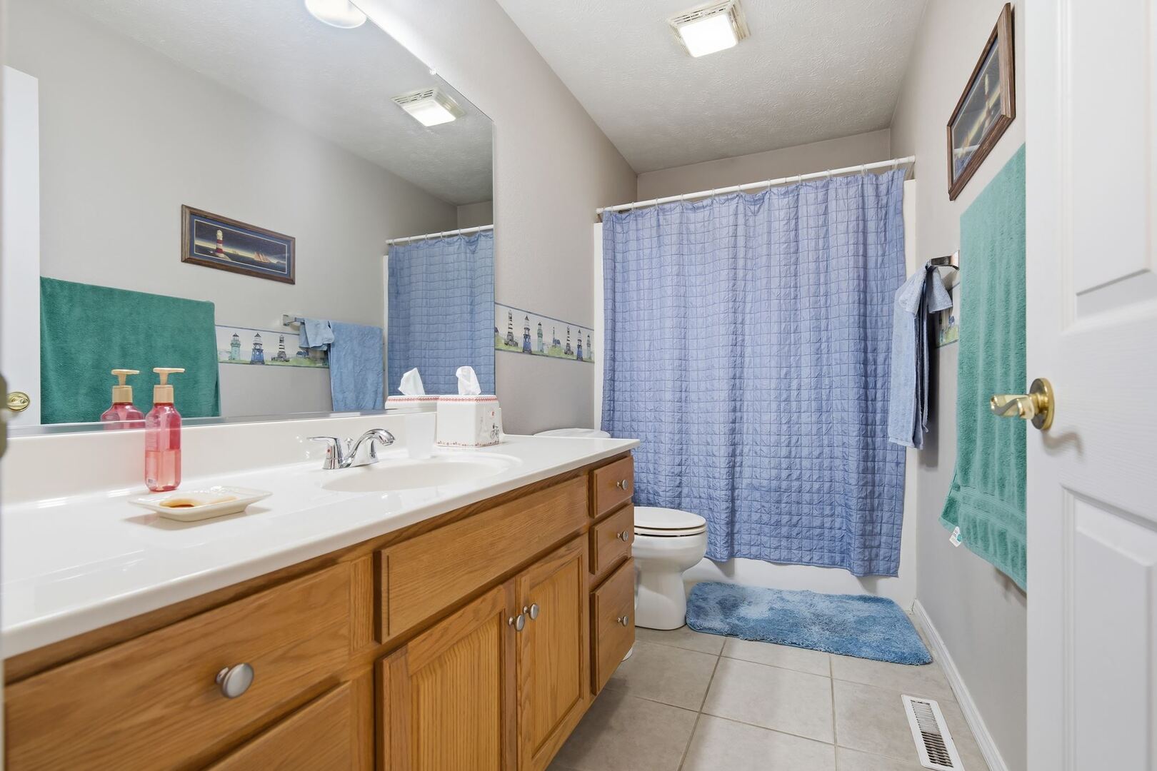 2915 E Raab Road Property Photo 18