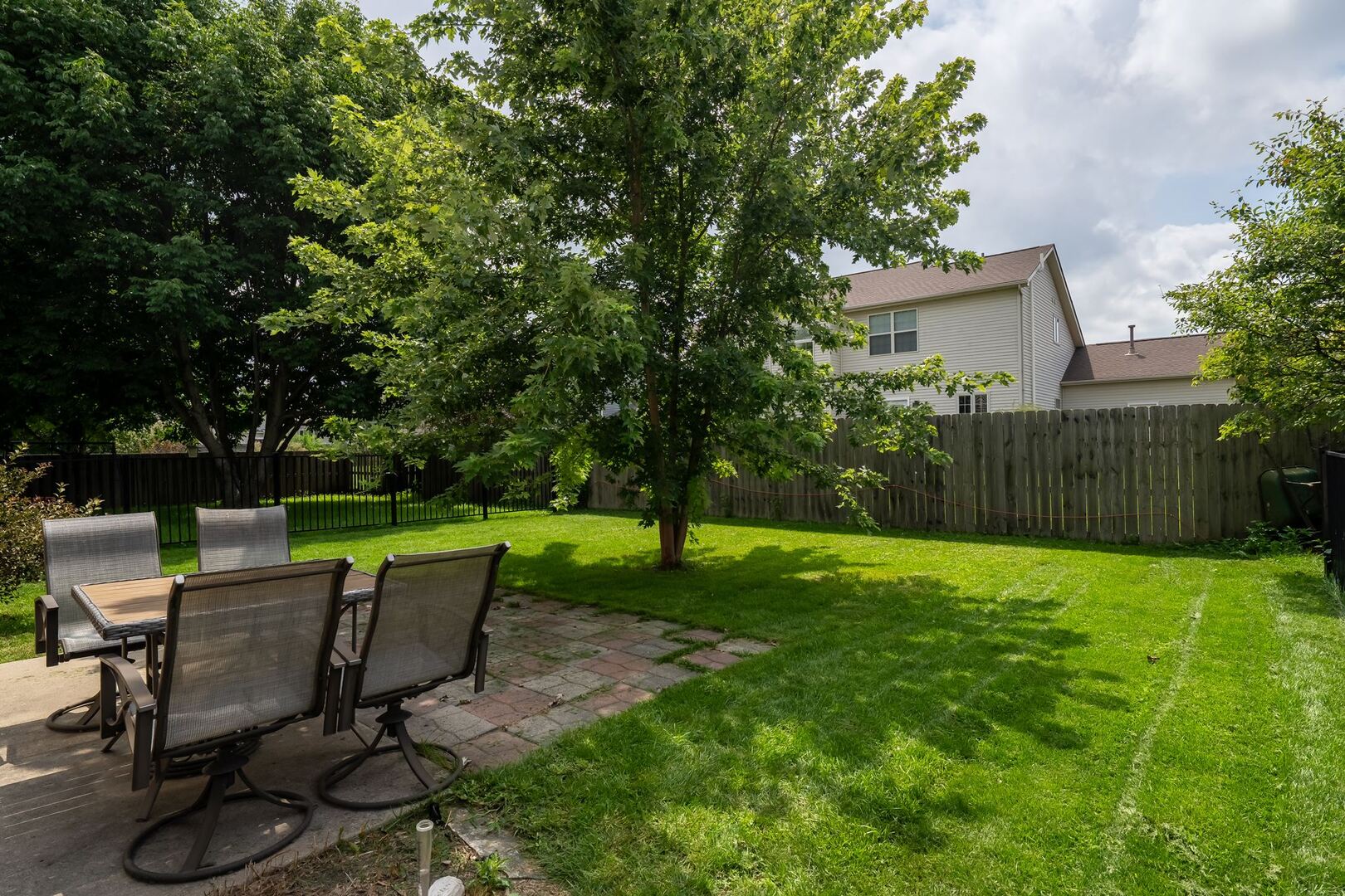 2915 E Raab Road Property Photo 25