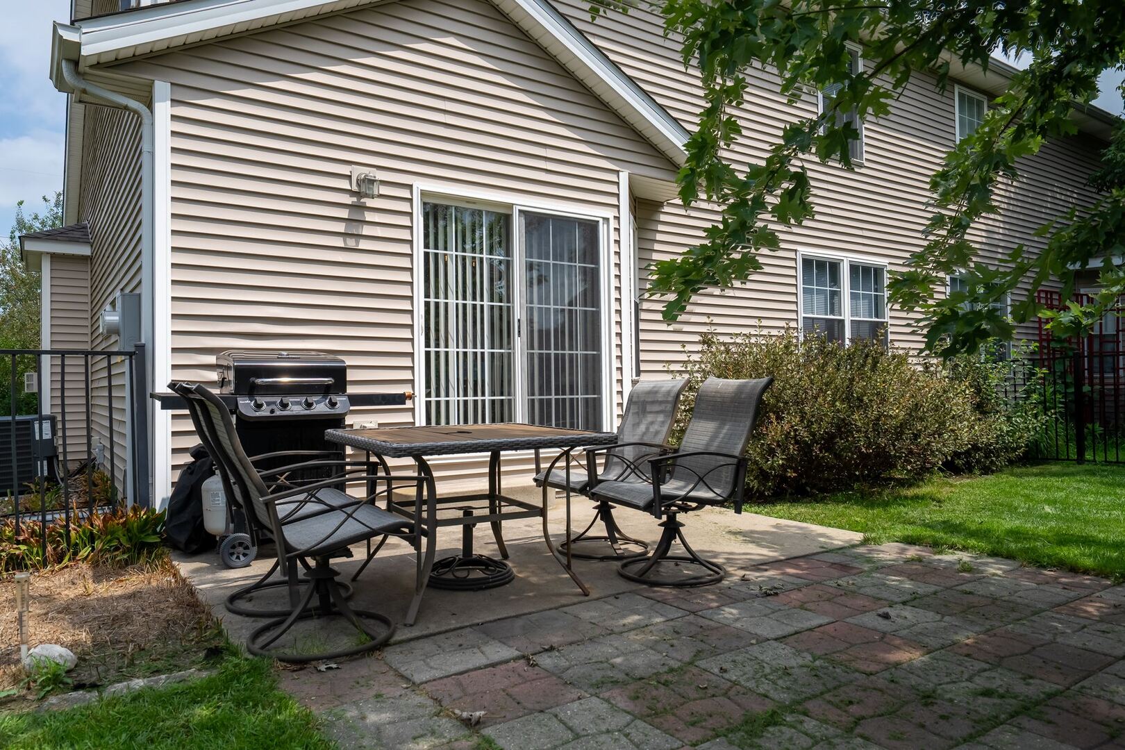 2915 E Raab Road Property Photo 26