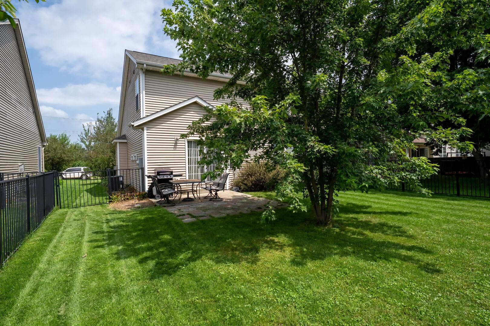 2915 E Raab Road Property Photo 27