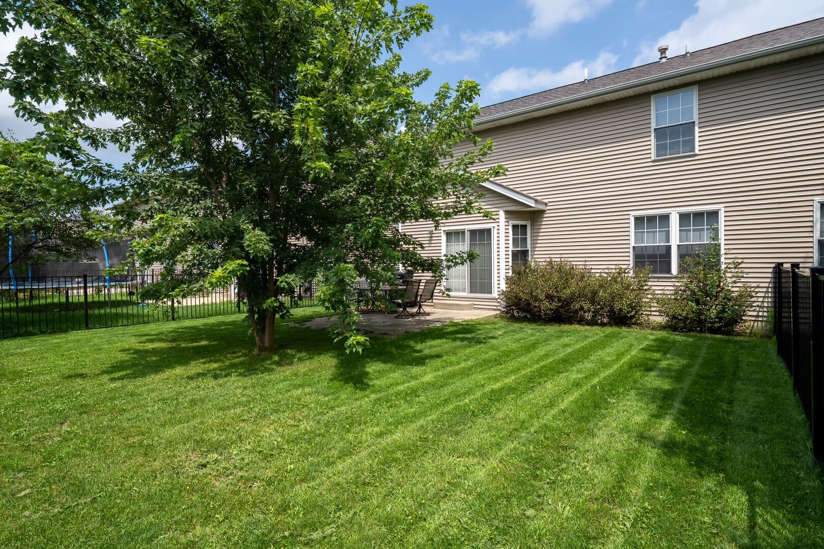 2915 E Raab Road Property Photo 28